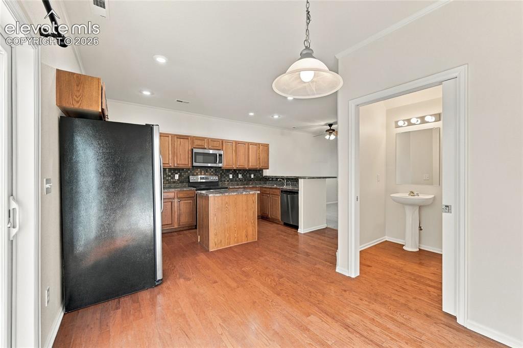 Image 13 of 36: Kitchen