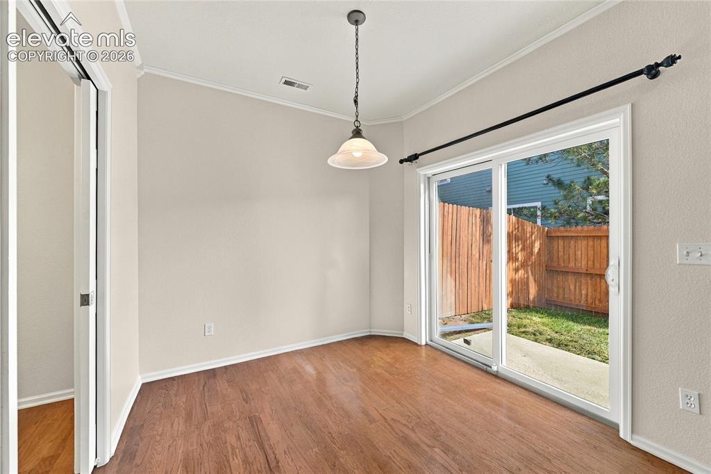 Image 15 of 36: Dining Area
