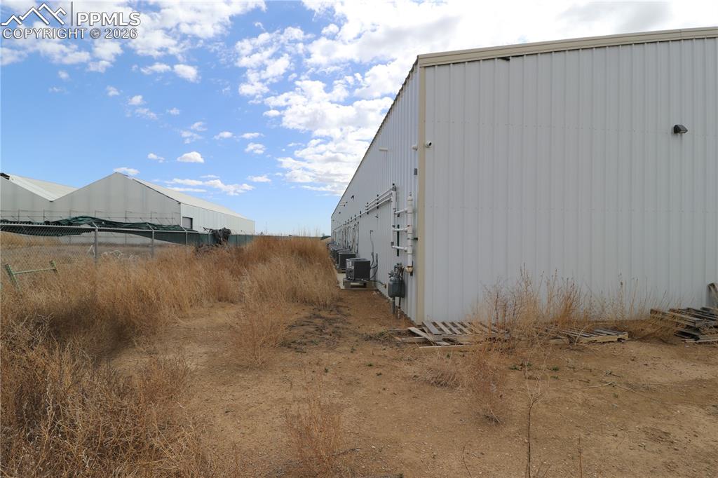 Image 4 of 23: Side of Structure