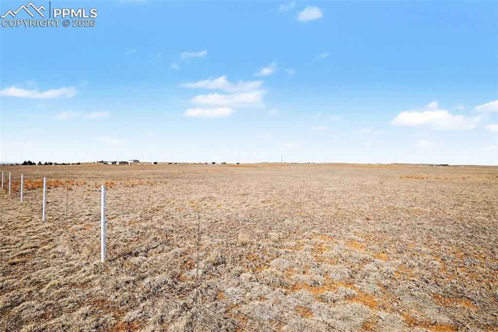 Image 15 of 17: View across the property highlighting wide-open skies and open space.