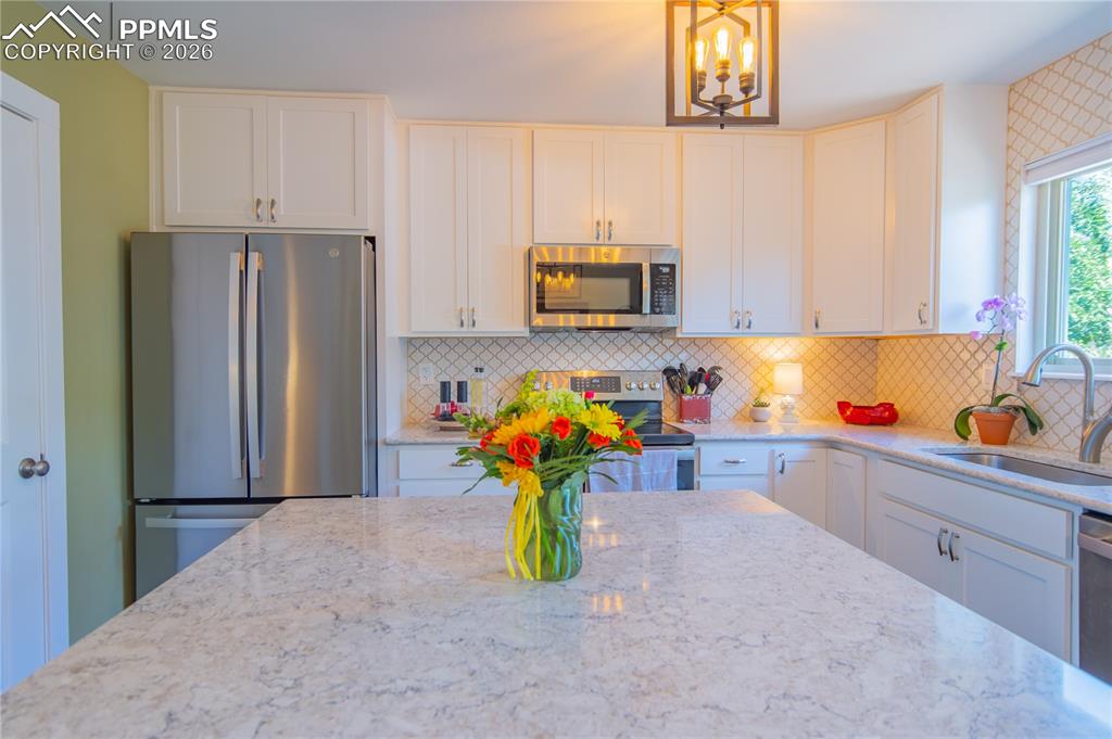 Image 11 of 33: Kitchen