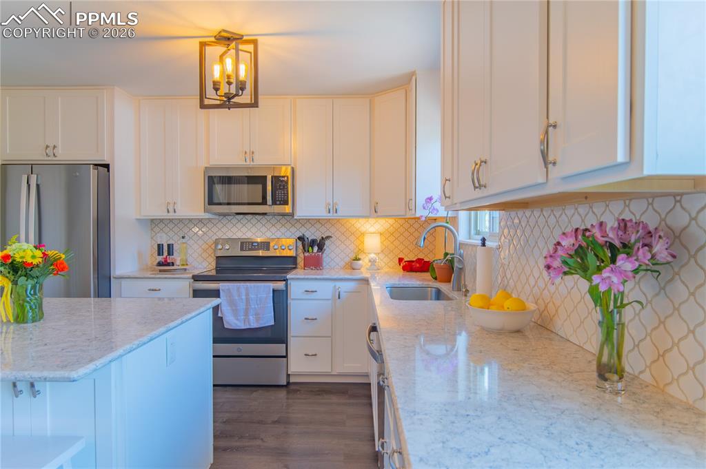 Image 12 of 33: Kitchen