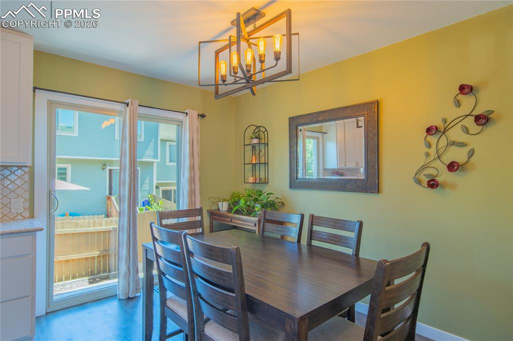 Image 13 of 33: Dining Area