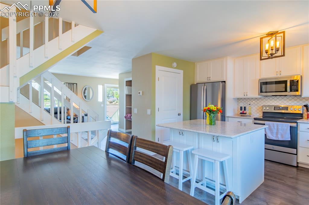 Image 14 of 33: Kitchen