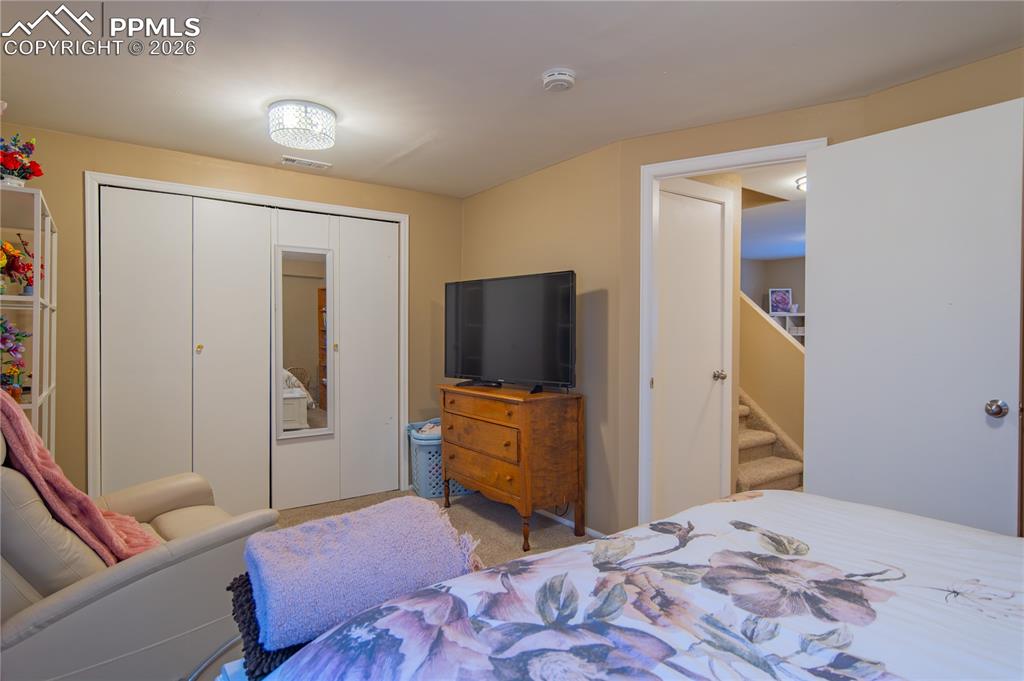 Image 27 of 33: Bedroom