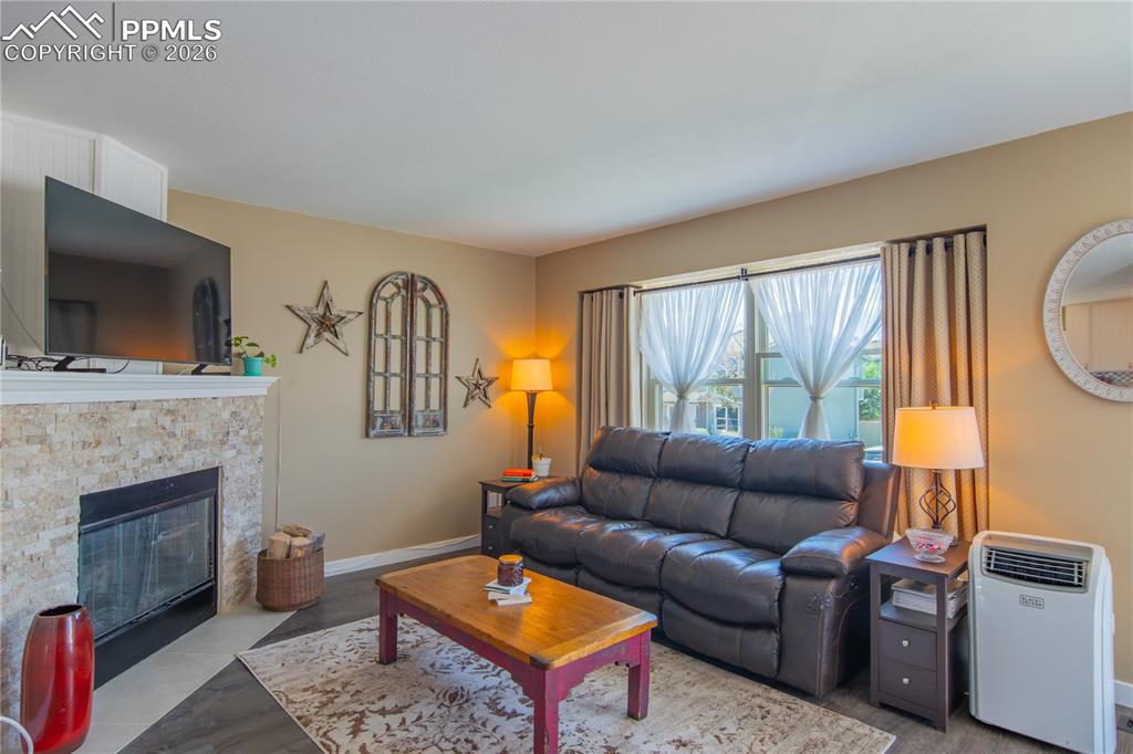 Image 5 of 33: Living Room