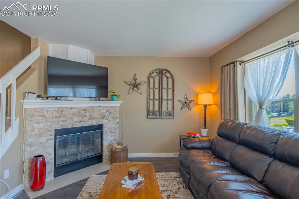 Image 6 of 33: Living Room