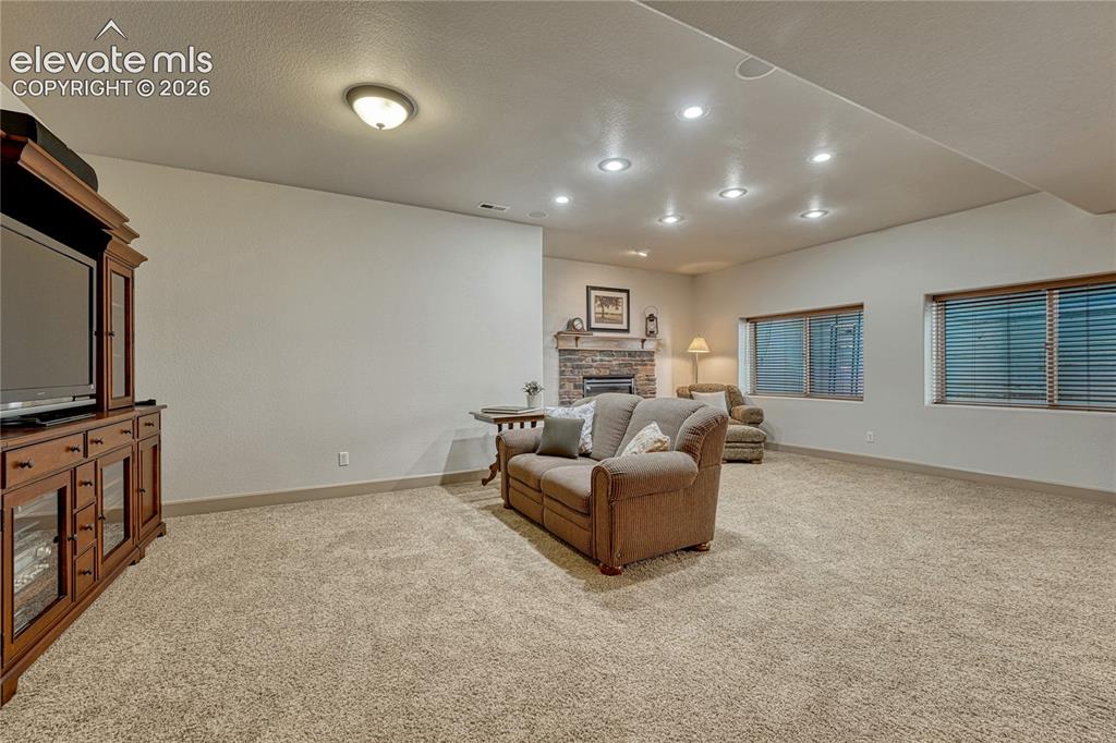Image 29 of 48: Family Room