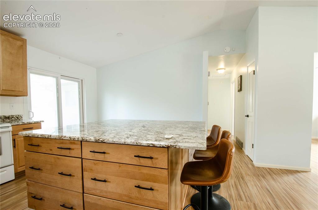 Image 10 of 50: Kitchen