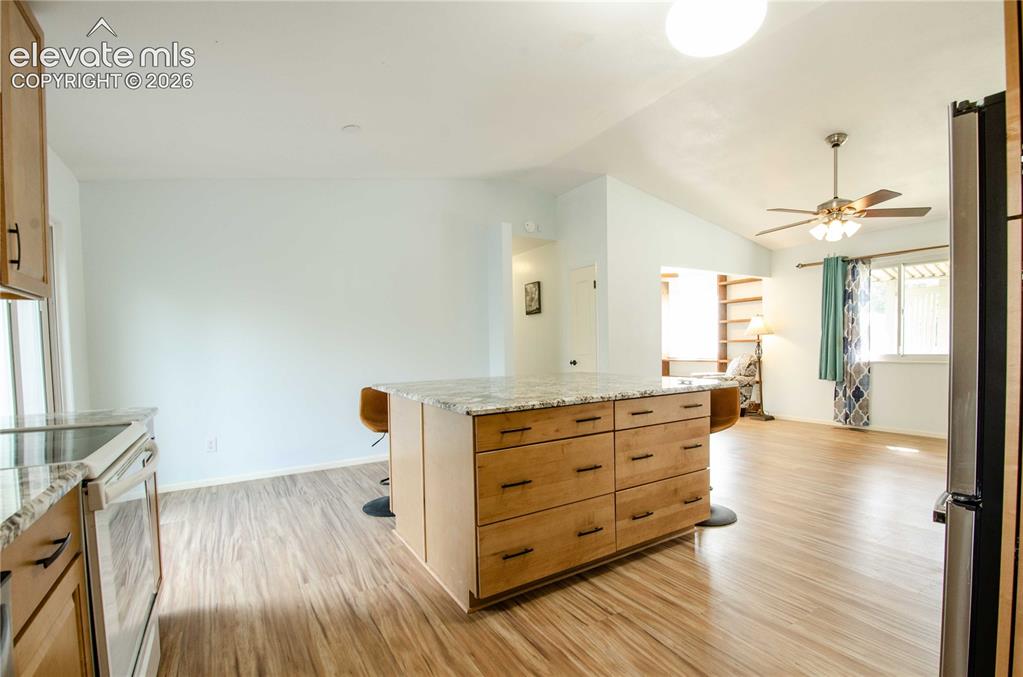 Image 11 of 50: Kitchen