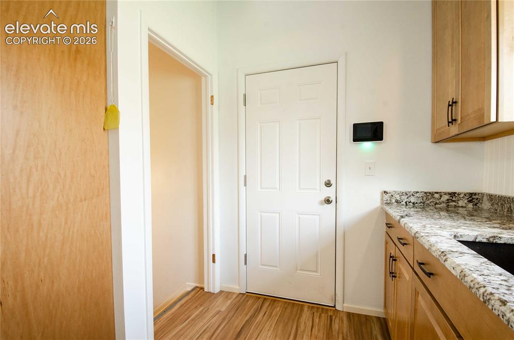 Image 15 of 50: Kitchen