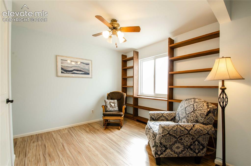 Image 16 of 50: Sitting Room