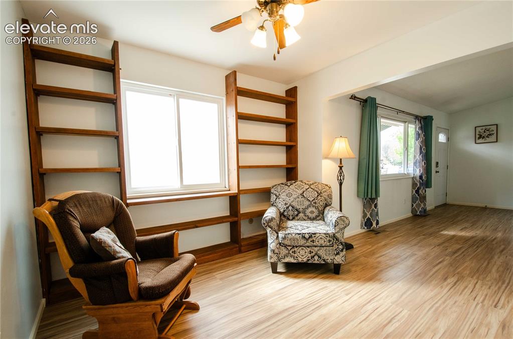 Image 17 of 50: Sitting Room