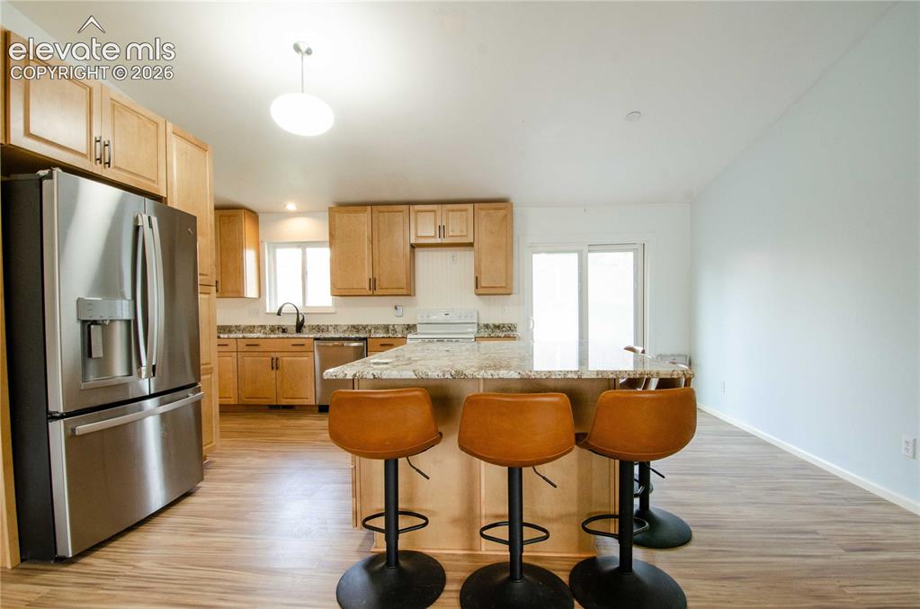 Image 9 of 50: Kitchen