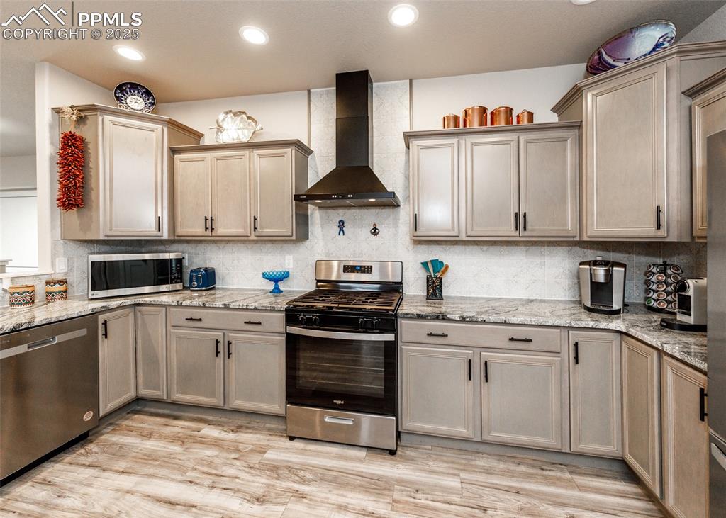 Image 11 of 40: Kitchen