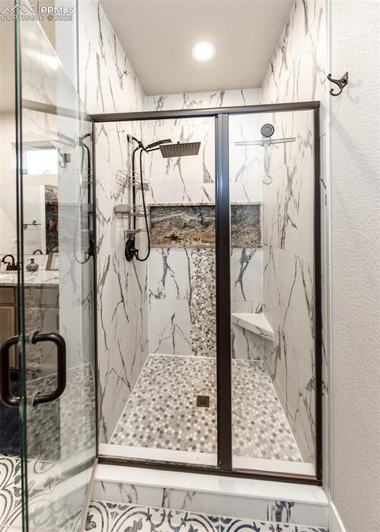 Image 21 of 40: Bathroom