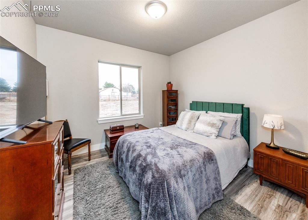 Image 23 of 40: Bedroom