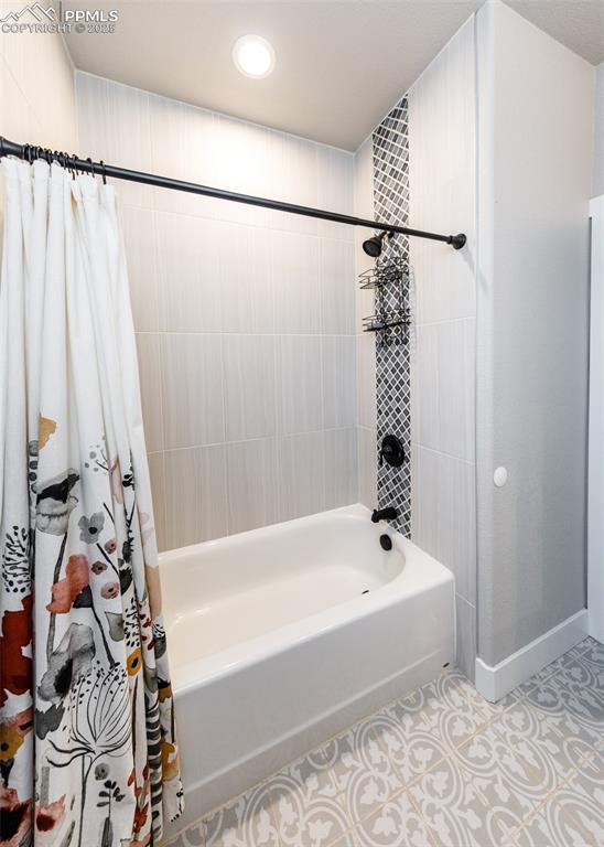 Image 28 of 40: Bathroom