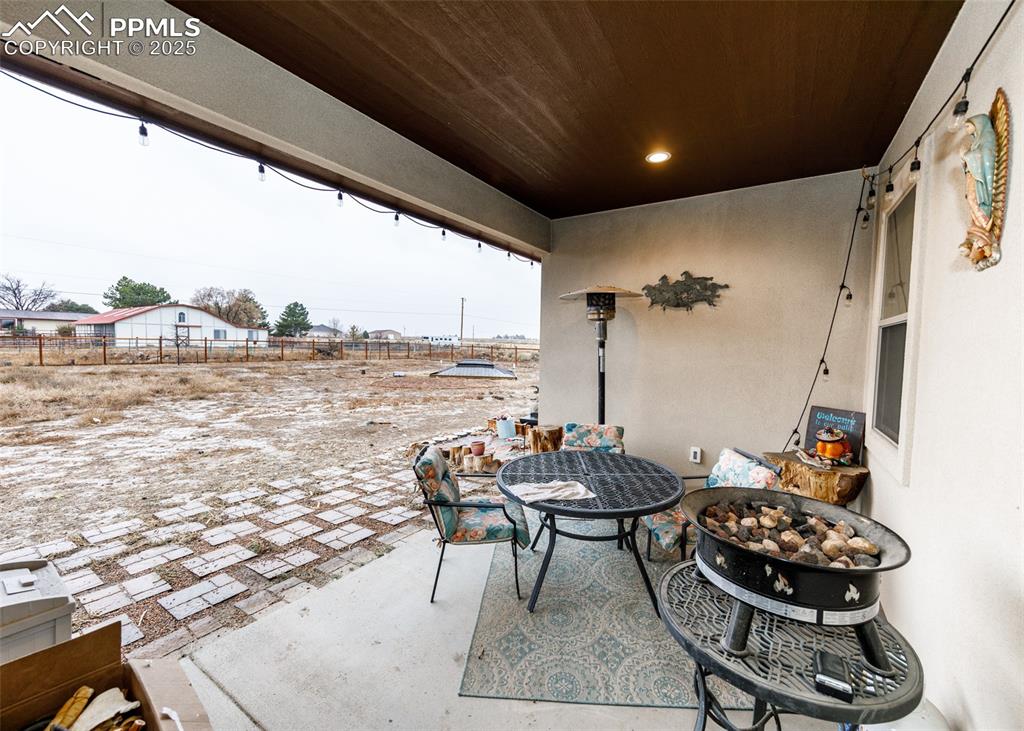 Image 30 of 40: Patio