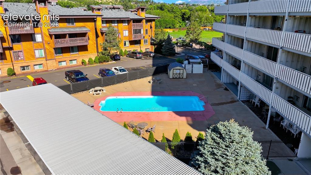 Image 21 of 22: Pool