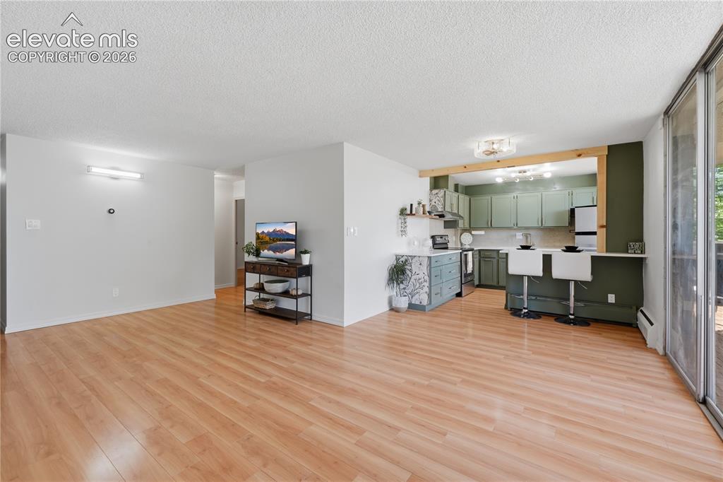 Image 6 of 22: Living Room