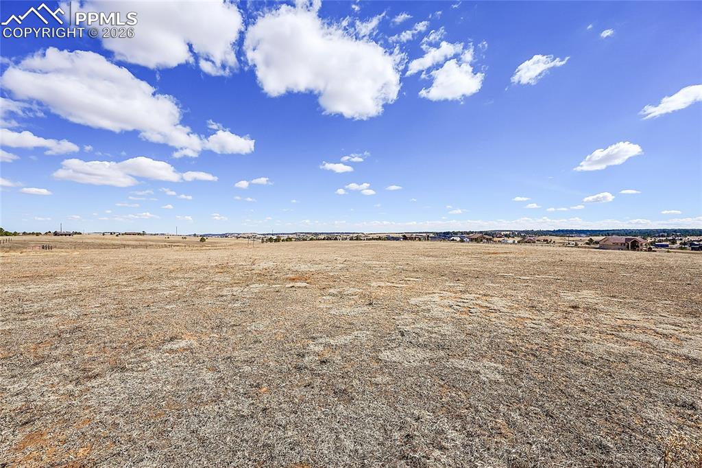 Image 17 of 33: Yard