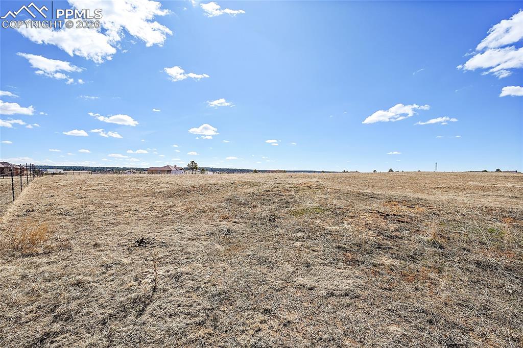 Image 33 of 33: Yard