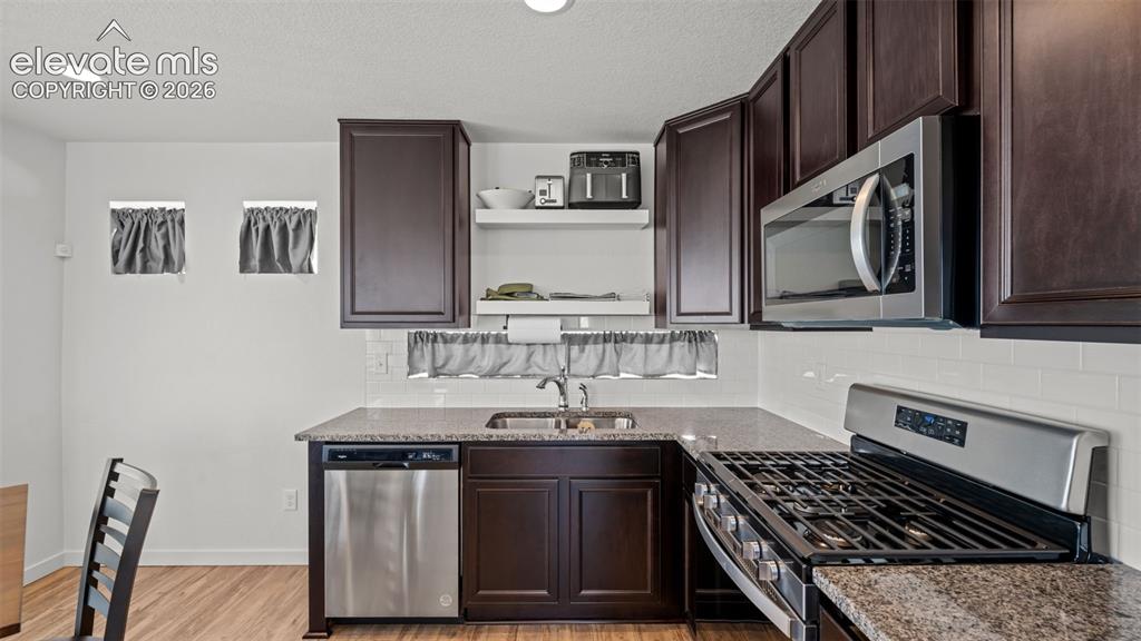 Image 10 of 34: Kitchen