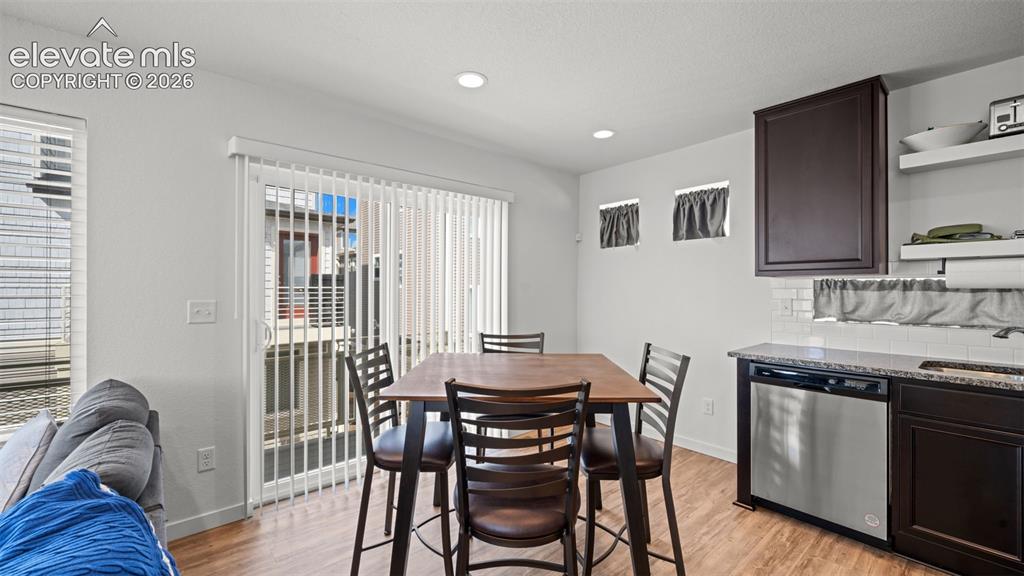 Image 5 of 34: Dining Area