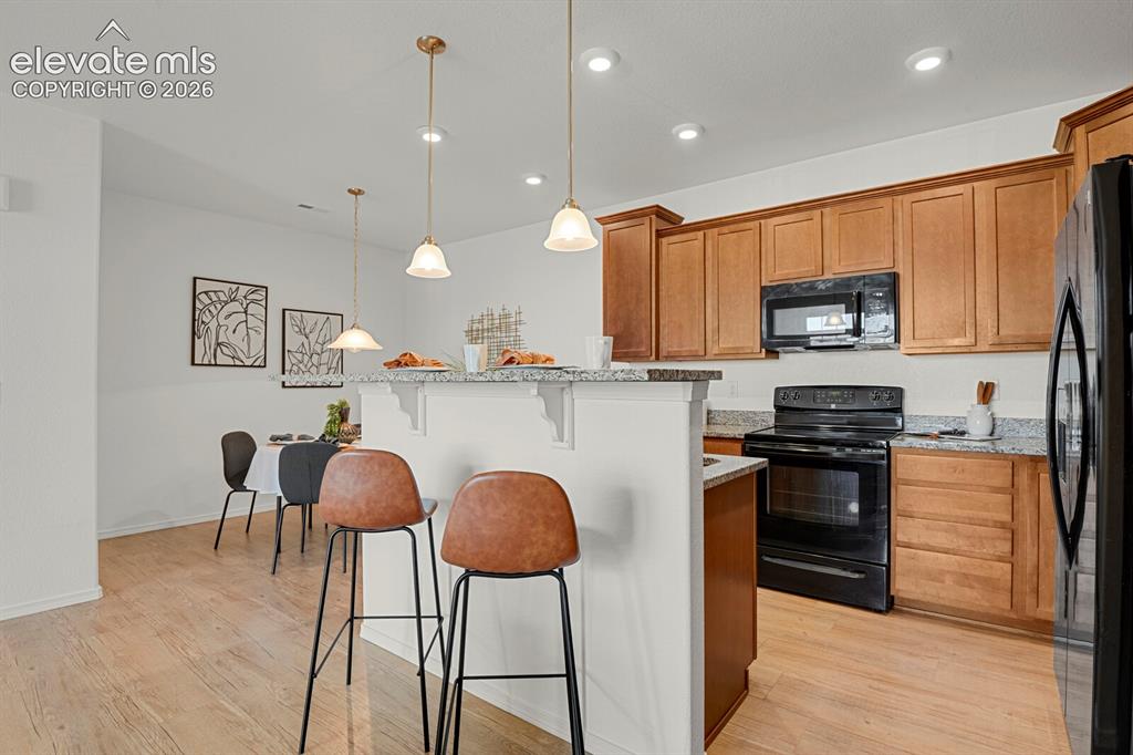 Image 12 of 28: Kitchen
