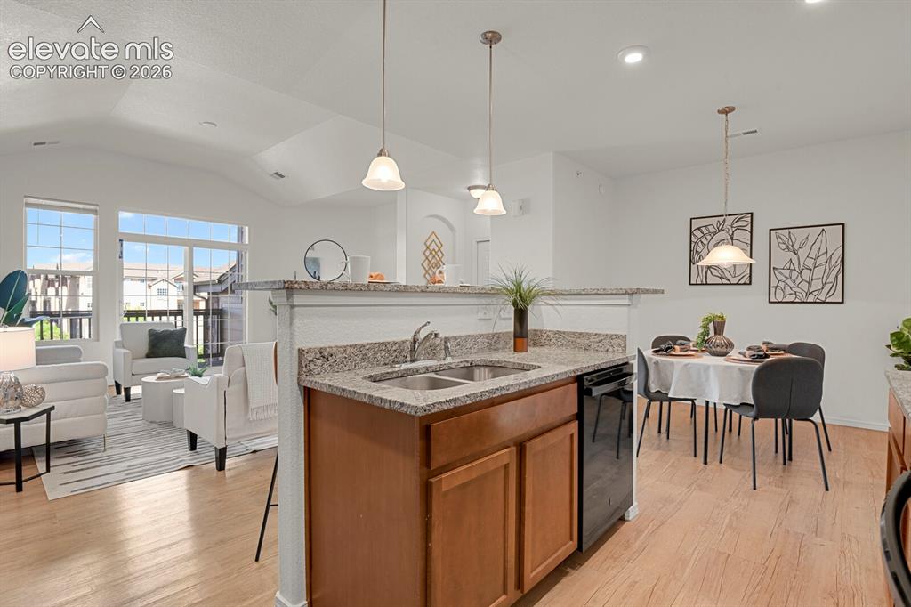 Image 14 of 28: Kitchen