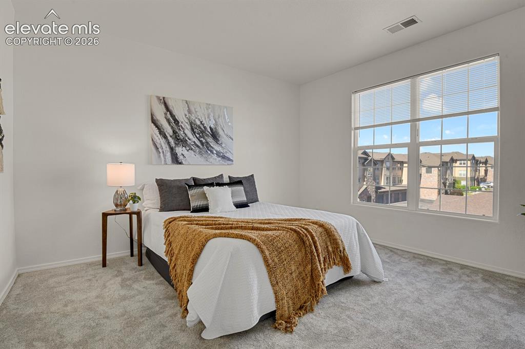 Image 18 of 28: Bedroom