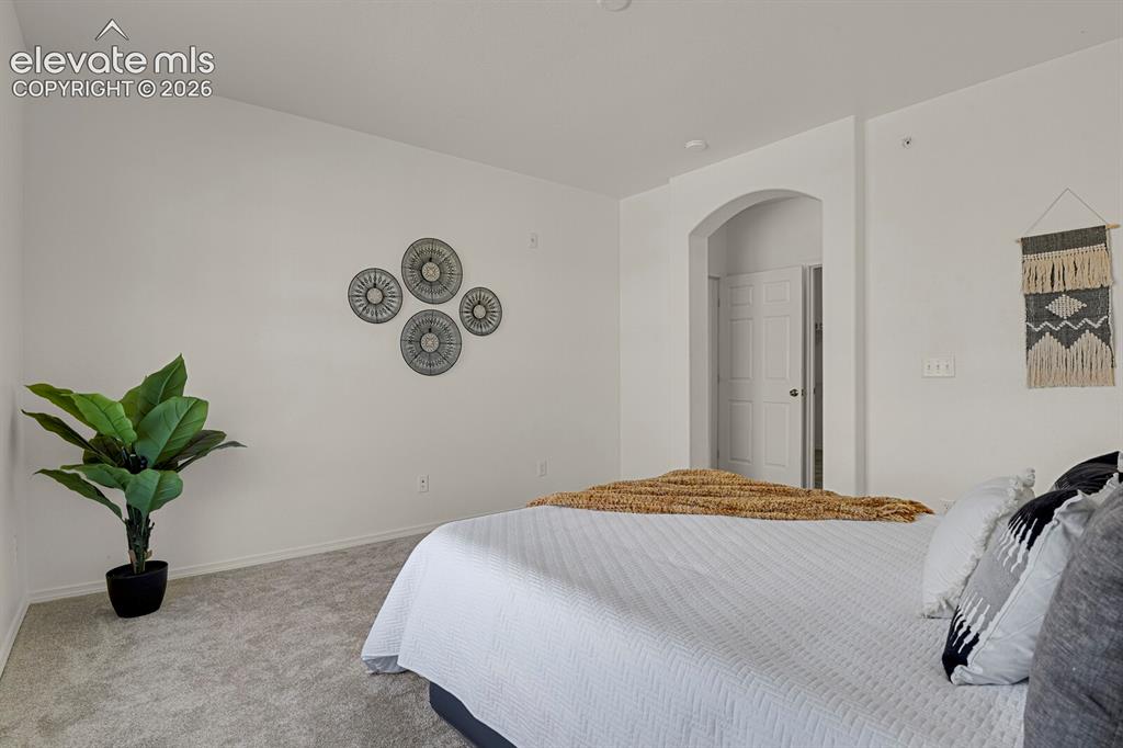Image 19 of 28: Bedroom