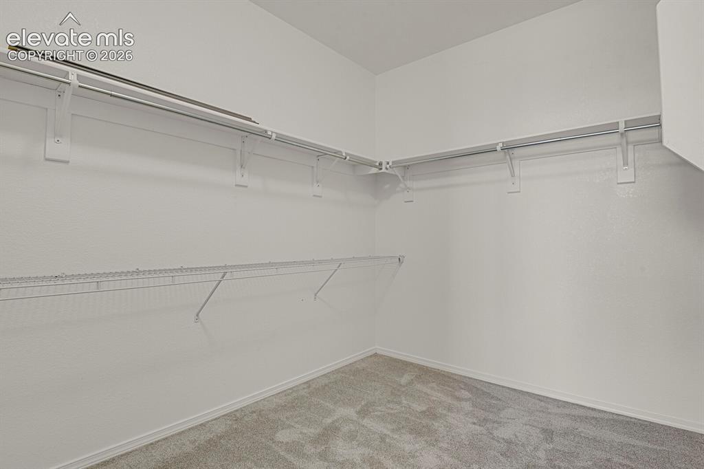Image 22 of 28: Closet