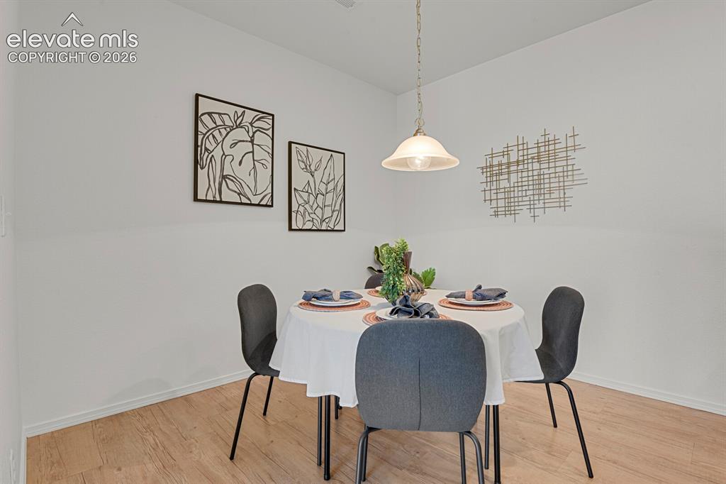 Image 9 of 28: Dining Area