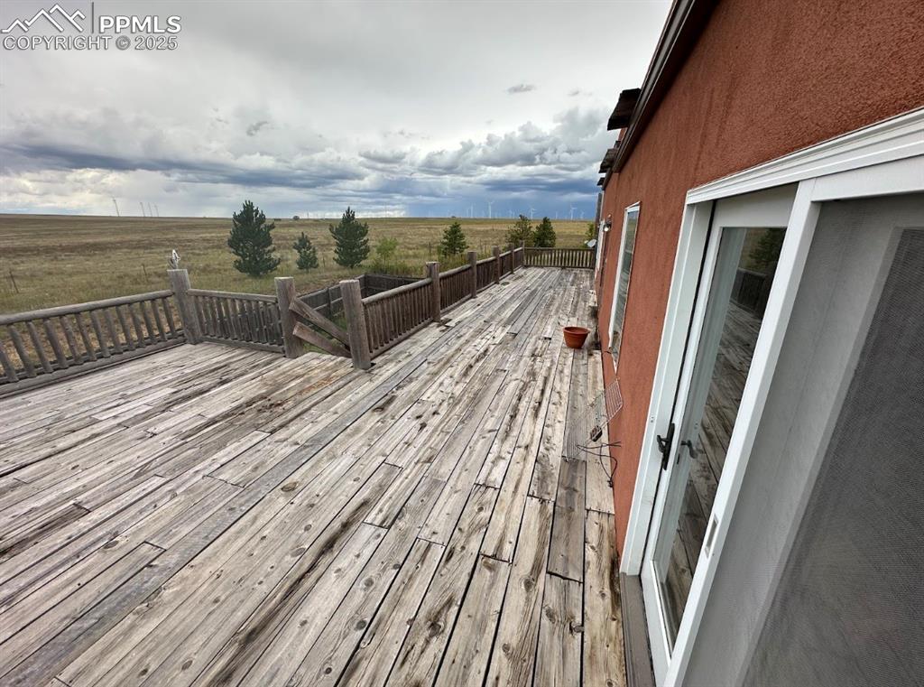 Image 5 of 36: View of deck