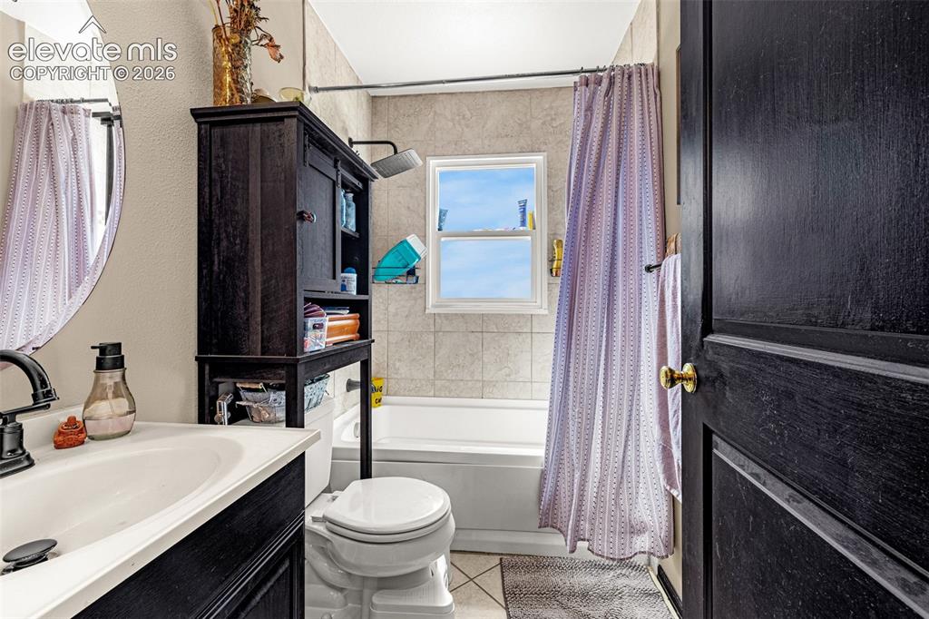 Image 15 of 23: Bathroom