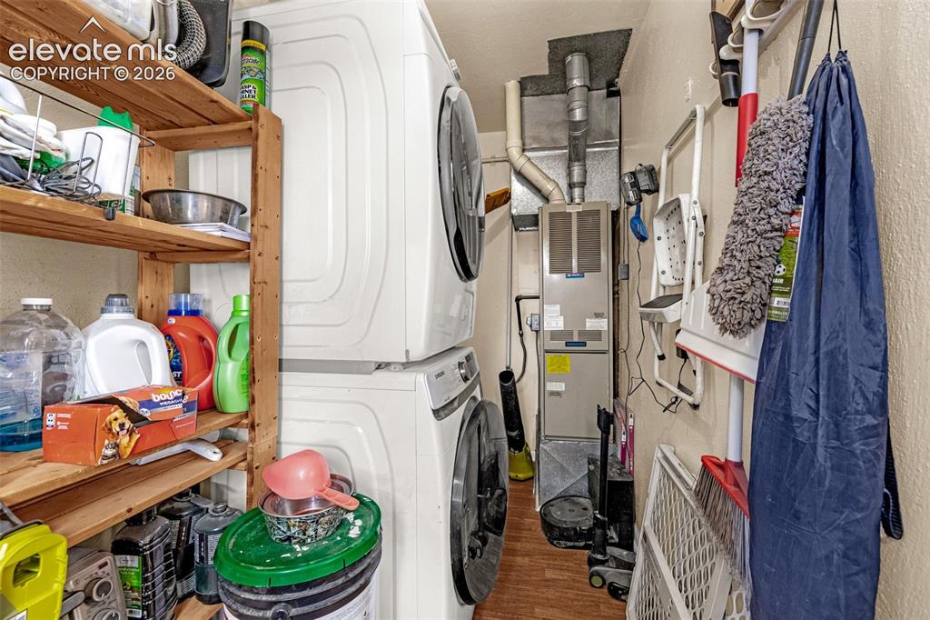 Image 18 of 23: Laundry