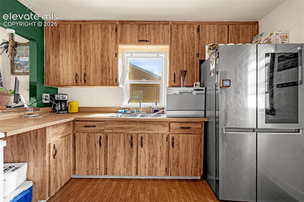 Image 7 of 23: Kitchen