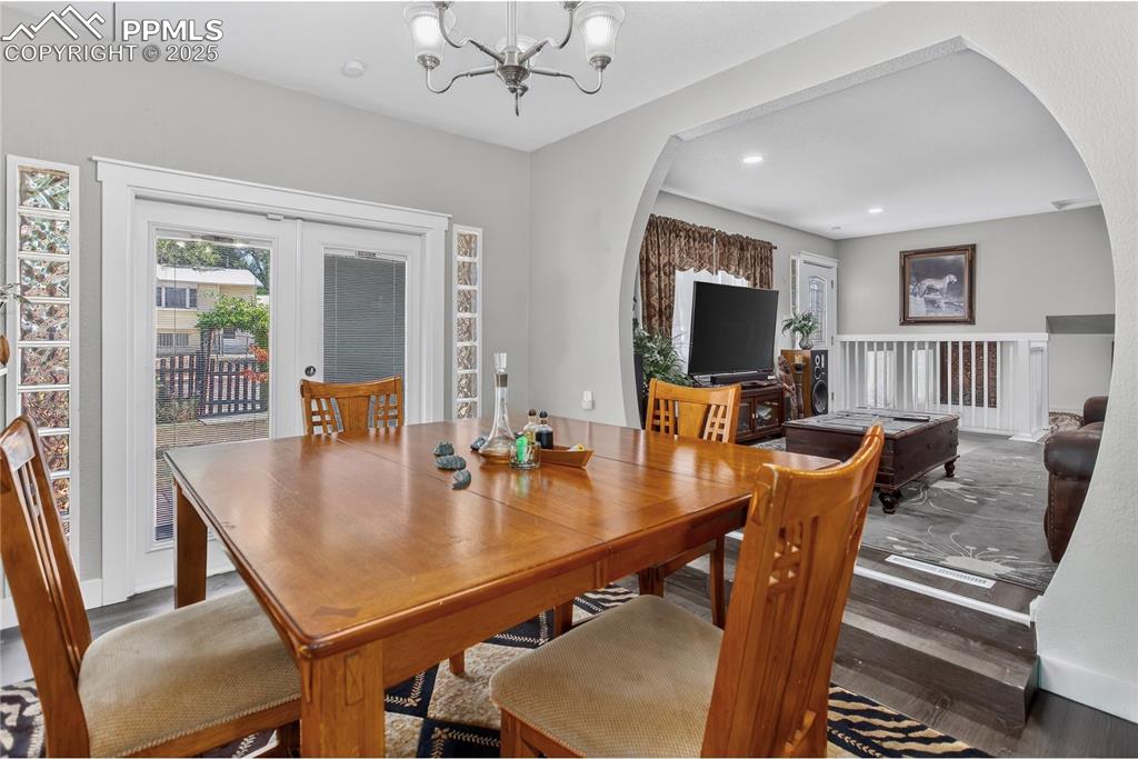 Image 2 of 21: Dual entrances