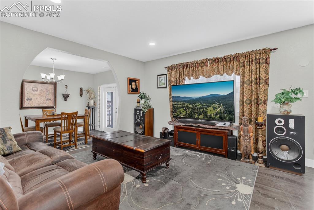 Image 3 of 21: Living room