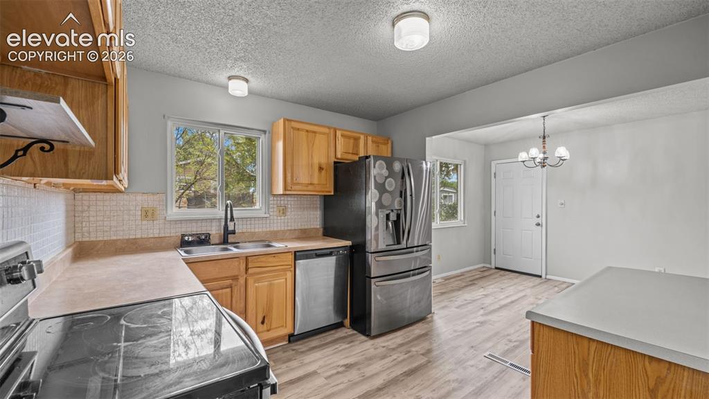 Image 11 of 35: Kitchen