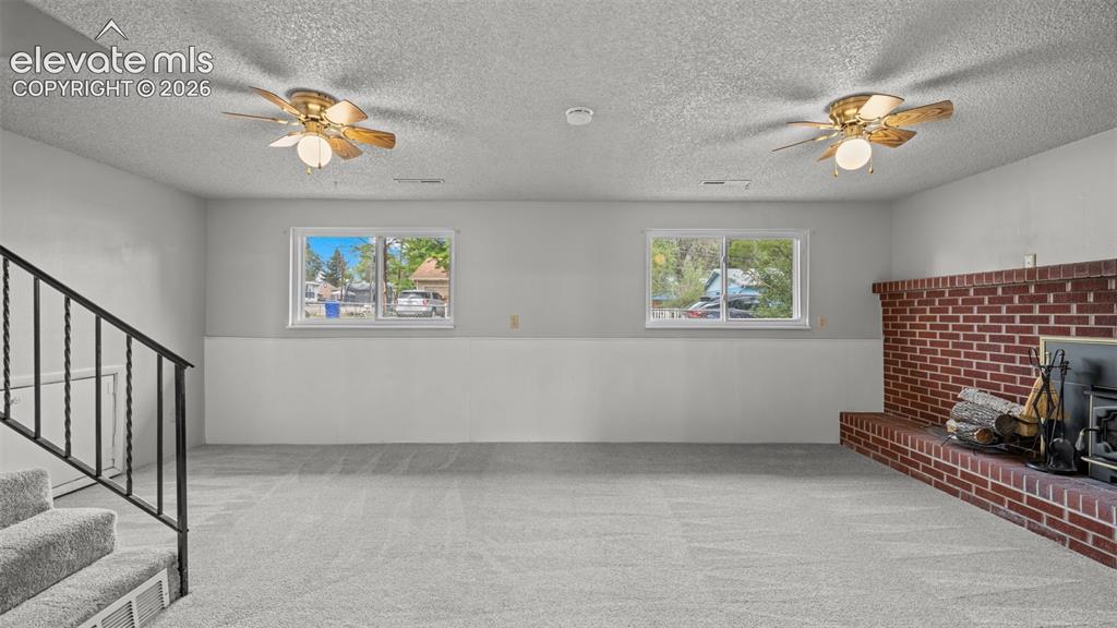 Image 15 of 35: Living Room