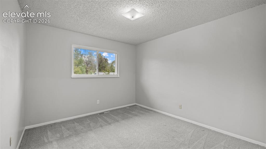 Image 18 of 35: Bedroom