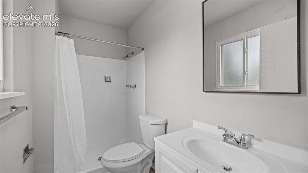 Image 21 of 35: Master Bathroom
