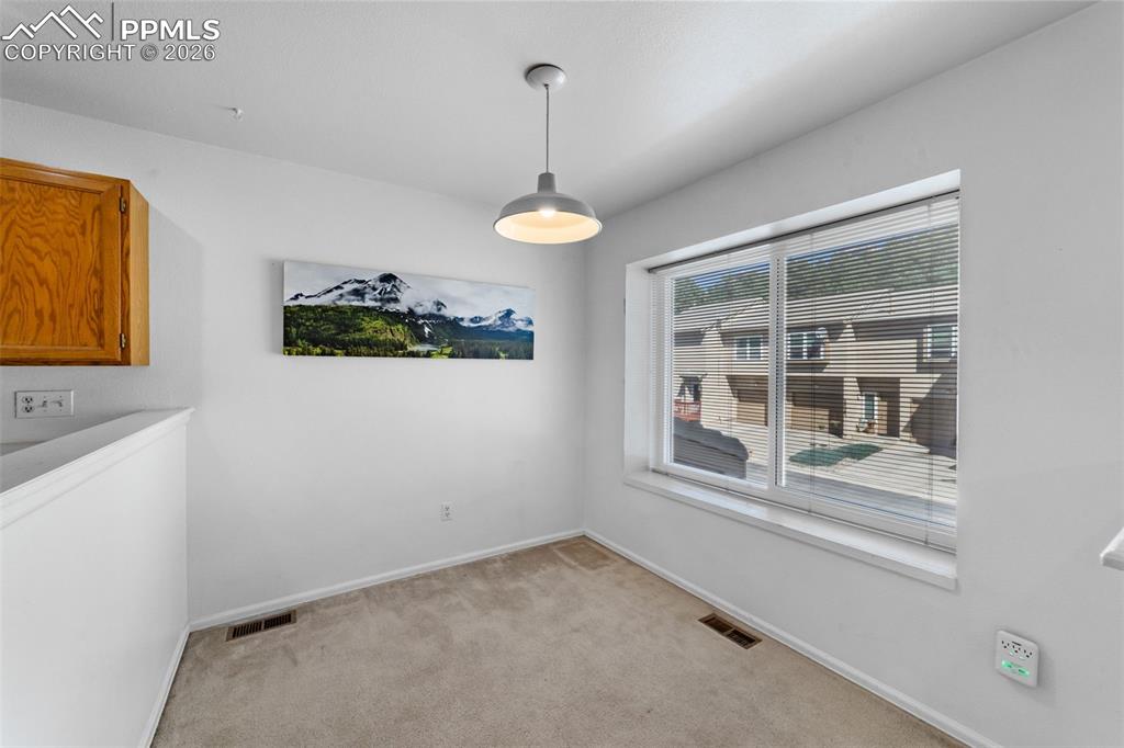 Image 20 of 33: Dining Area