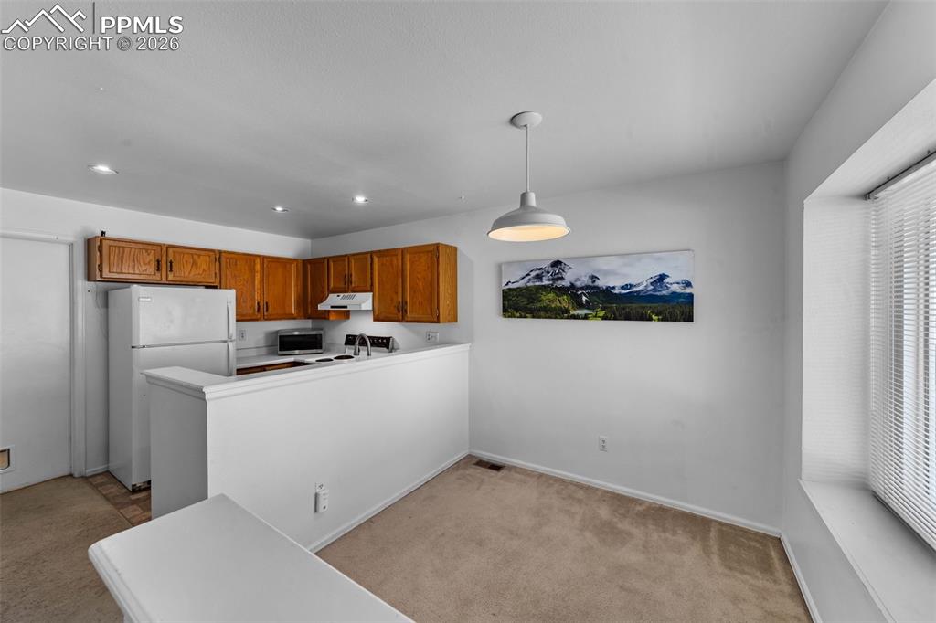 Image 21 of 33: Kitchen