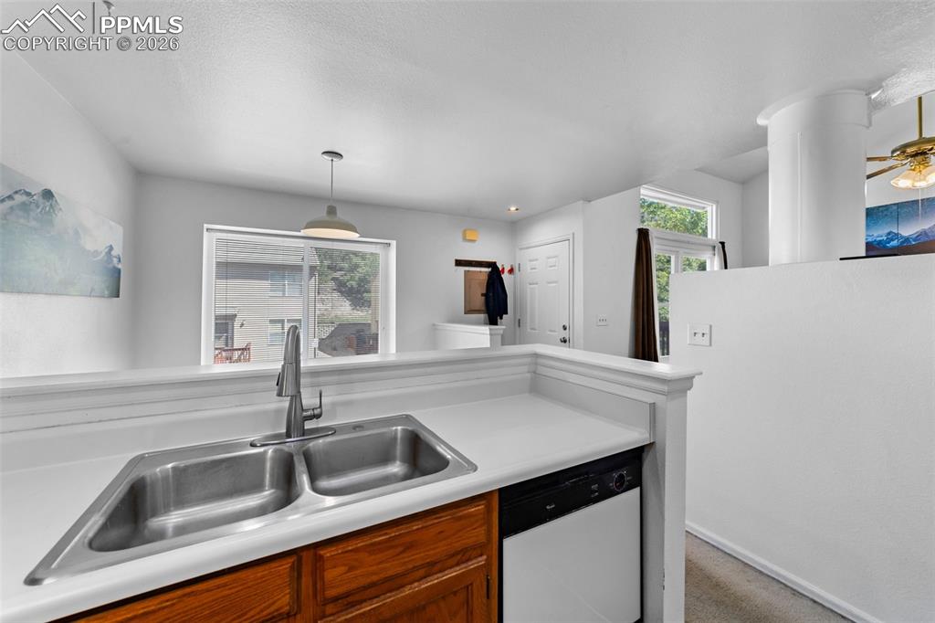 Image 24 of 33: Kitchen