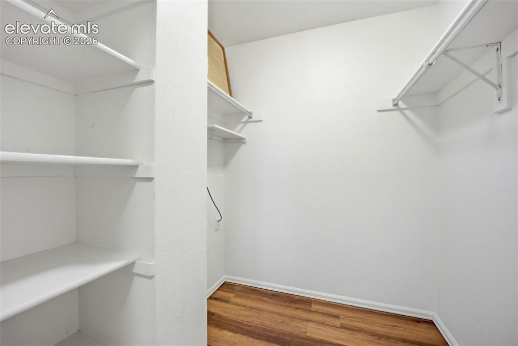 Image 36 of 40: Closet