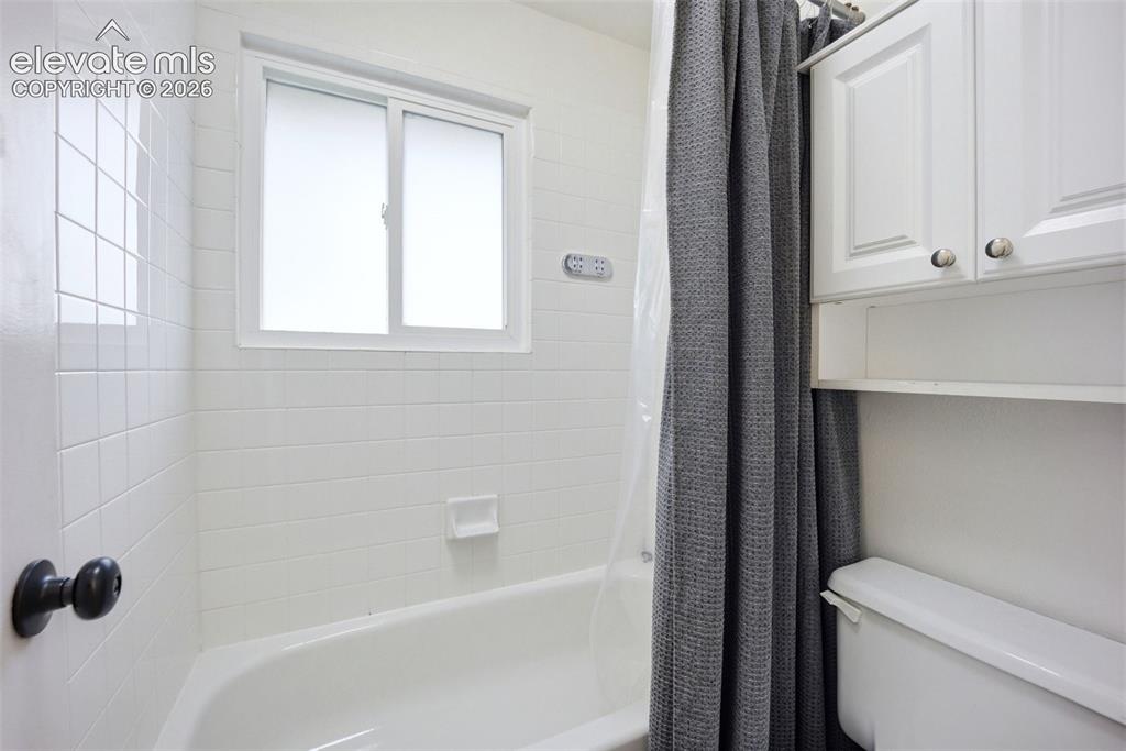 Image 39 of 40: Bathroom